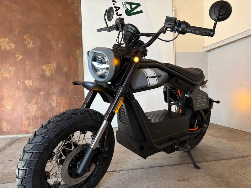 Coopop Scrambler E-Moped Gesamtansicht