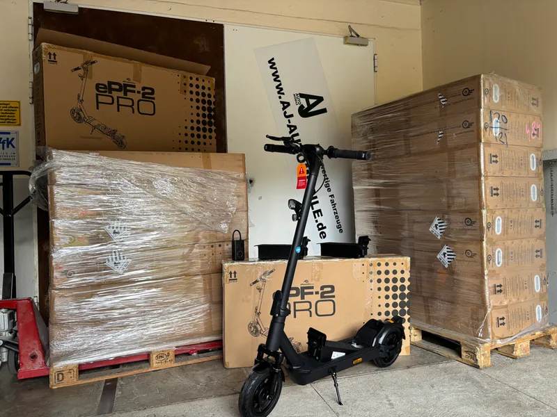ePF-2 Pro Wechselakku Lagerbestand mit E-Scooter