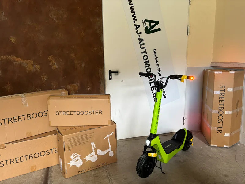 Streetbooster Pollux E-Scooter mit Verpackung, Ausstellerstück