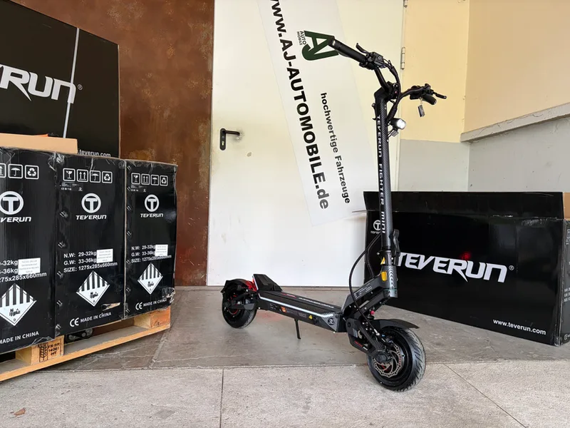 Teverun Fighter Mini Pro eKFV Hauptbild schräg von vorne