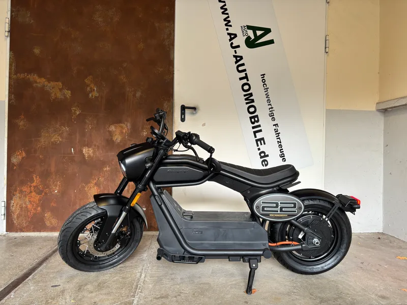 Coopop Bobber E-Moped Seitenansicht