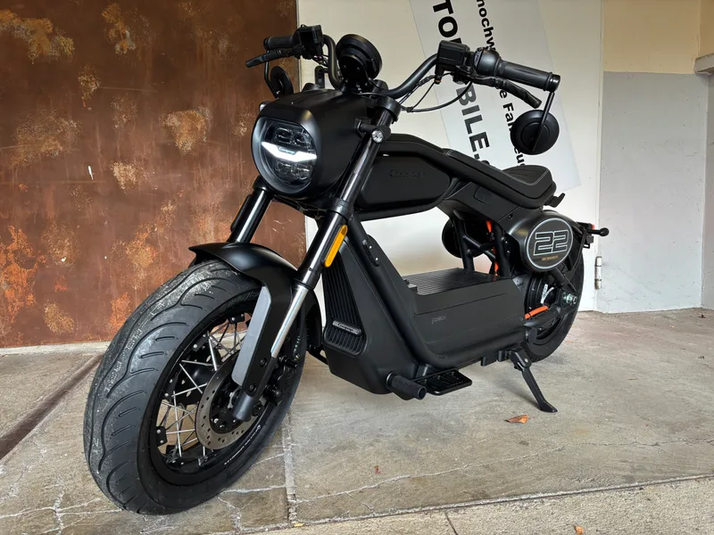 Coopop Bobber E-Moped schräg von vorne