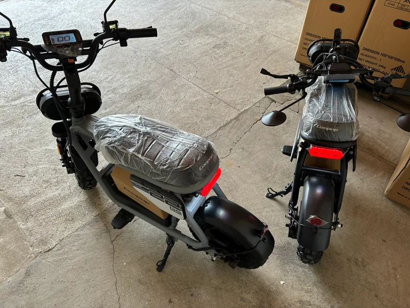 Coopop Rugged GS E-Moped schräg von vorne