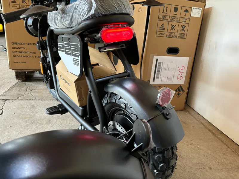 Coopop Rugged GS E-Moped Verpackung geöffnet