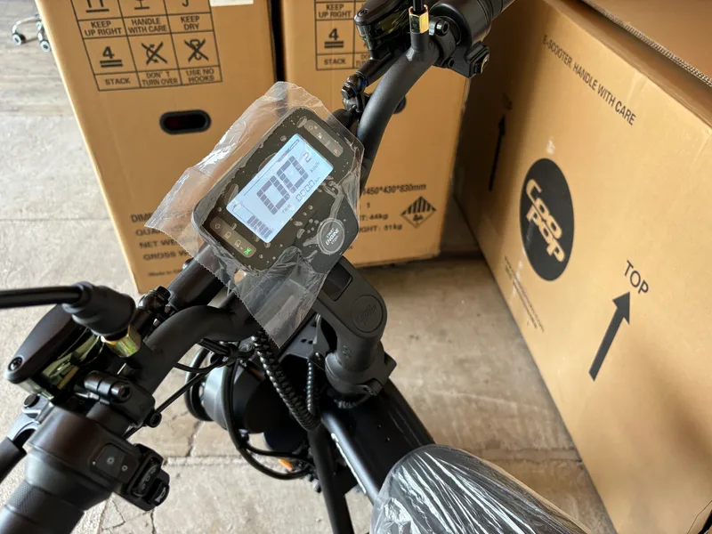 Coopop Rugged GS E-Moped schräg von hinten
