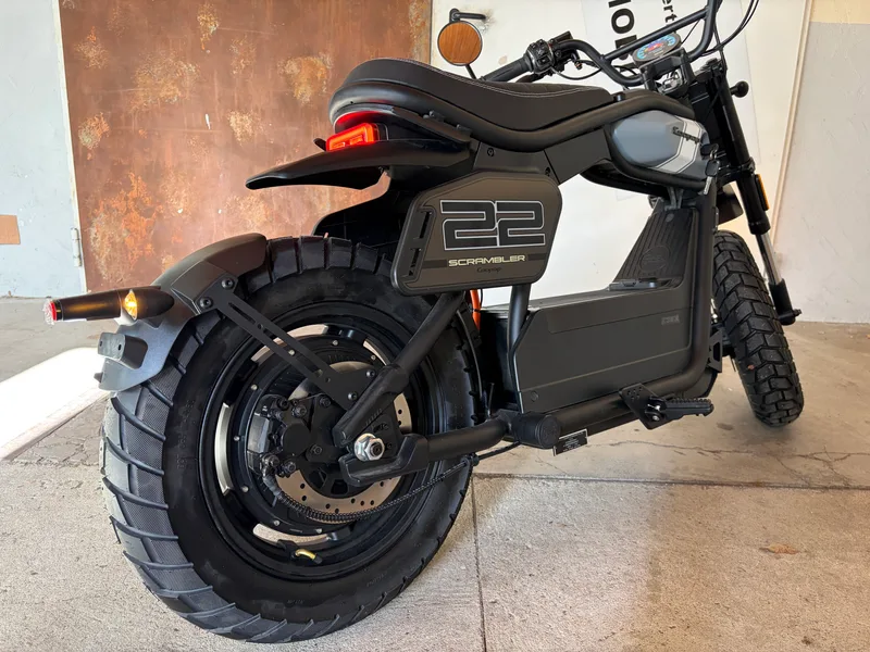 Coopop Scrambler E-Moped Scheinwerfer Detailansicht
