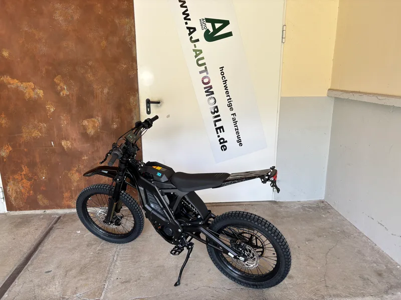 E Ride Pro SR Gesamtansicht auf Ständer