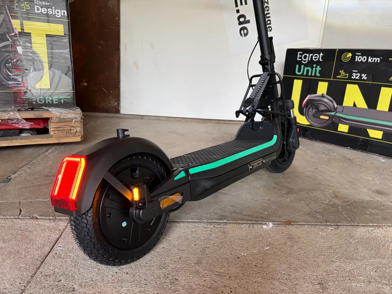 Egret Unit E-Scooter schräg von vorne