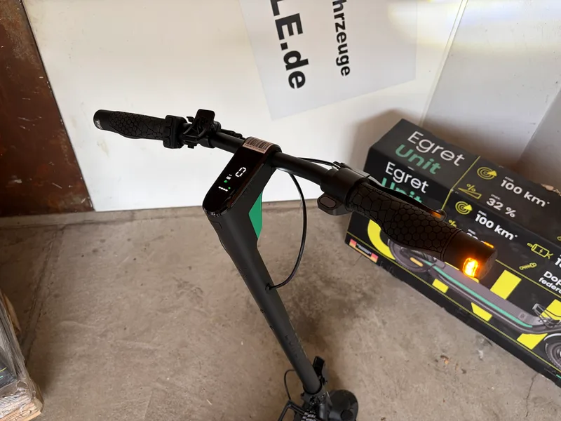 Egret Unit E-Scooter zusammengeklappt