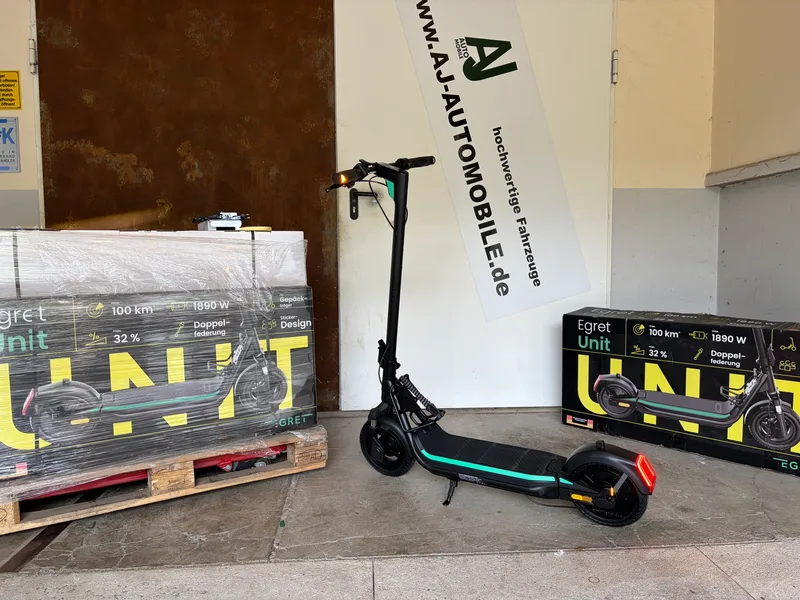 Egret Unit E-Scooter schräg von hinten