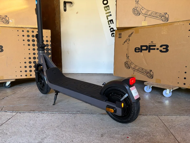 ePowerFun ePF-3 1200 E-Scooter schräg hinten