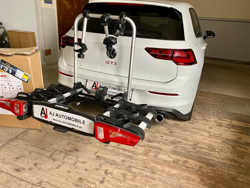 Uebler i31 Fahrradträger schräg von hinten beladen
