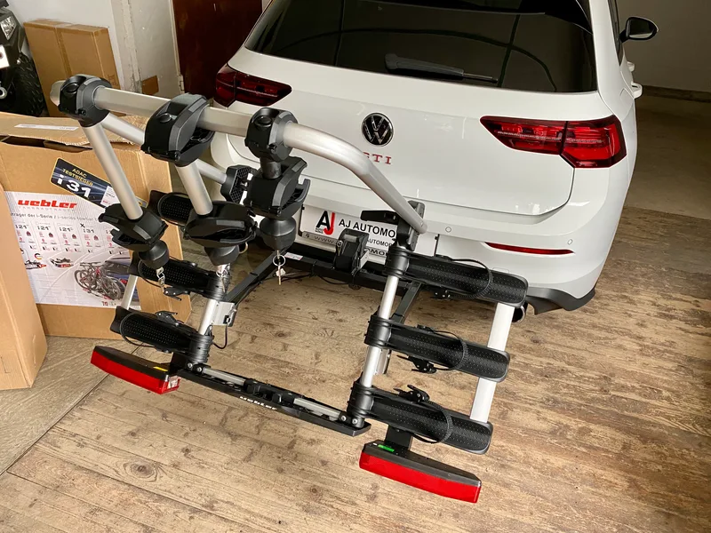 Uebler i31 Fahrradträger Heckansicht am Auto