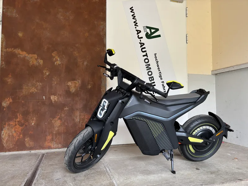 Naxeon I Am. Lite Stromboli Black, Detailansicht