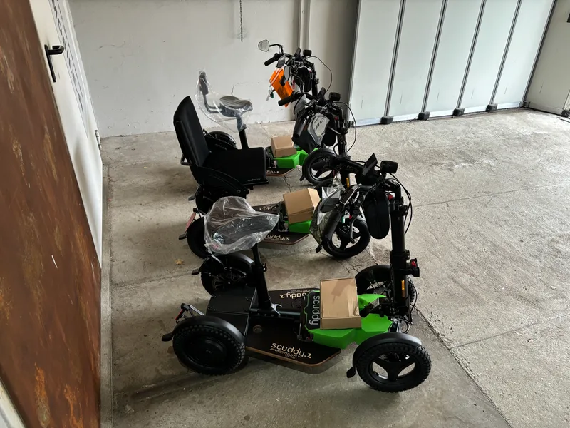 Scuddy Premium Quad Krankenfahrstuhl Seitenansicht komplett