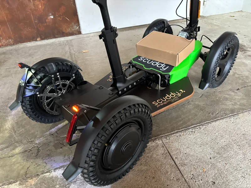 Scuddy Premium Quad Krankenfahrstuhl Dualmotor Detailansicht