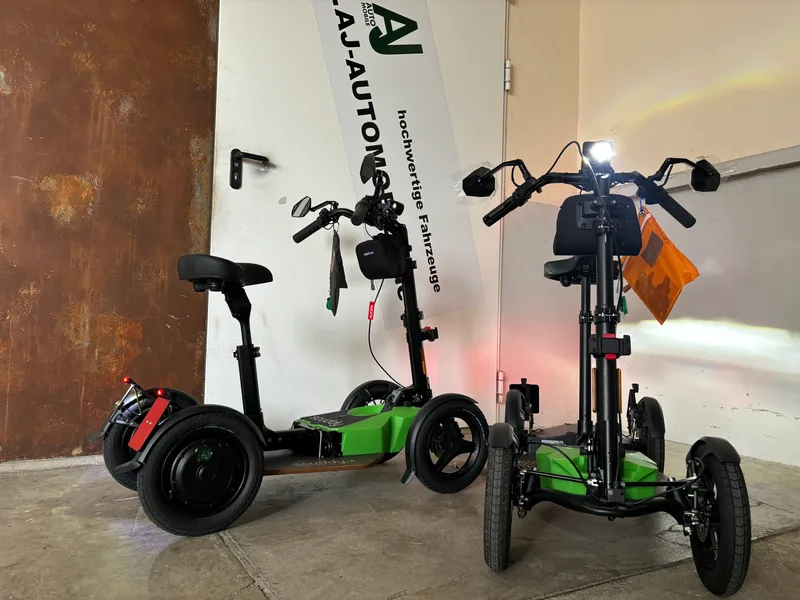 Scuddy Premium Quad Krankenfahrstuhl Gesamtansicht im Laden