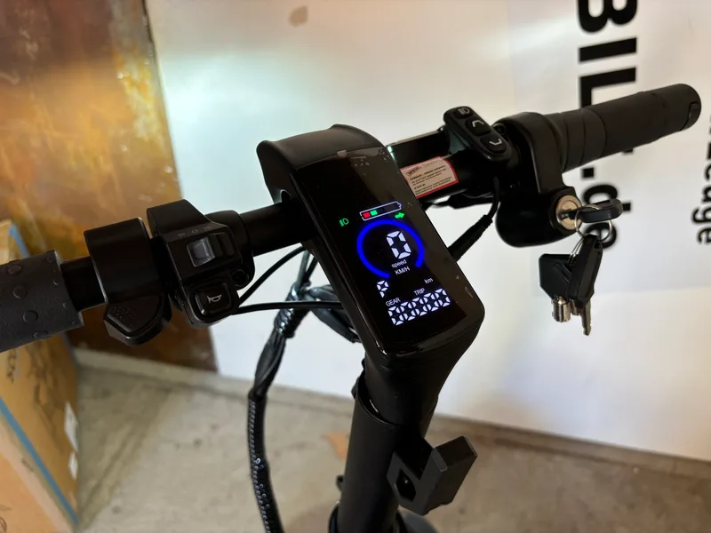 Scuddy Slim V4 L1e Farbdisplay