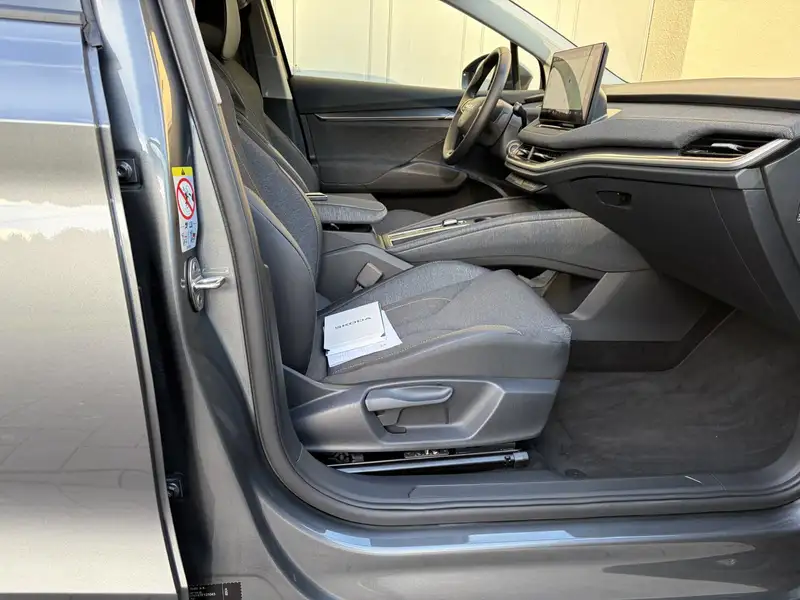 Skoda Elroq 50 Tour Loft in Graphite-Grau – Foto 12 von 26
