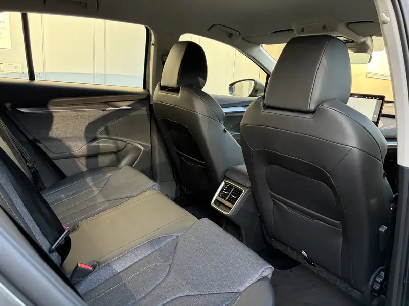 Skoda Elroq 50 Tour Loft in Graphite-Grau – Foto 26 von 26