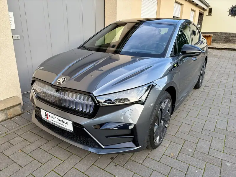 Skoda Enyaq RS MAXX in Graphite Grau – Frontansicht