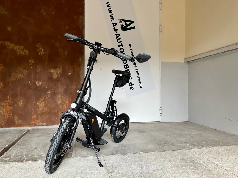 Steereon C30 E-Bike schwarz und orange, Seitenansicht