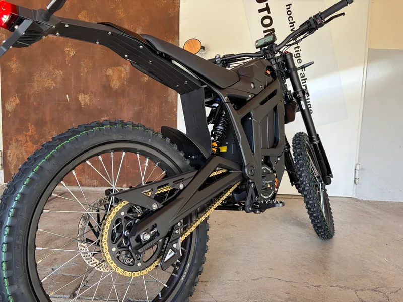 Talaria Sting MX5 Pro Schräg von hinten