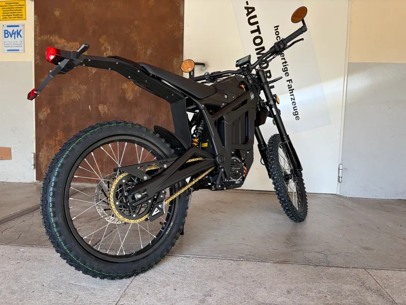 Talaria Sting MX5 Pro schräg hinten Detailansicht 2
