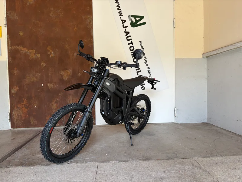 Talaria Sting MX5 Pro schräg vorne, Detailansicht 1
