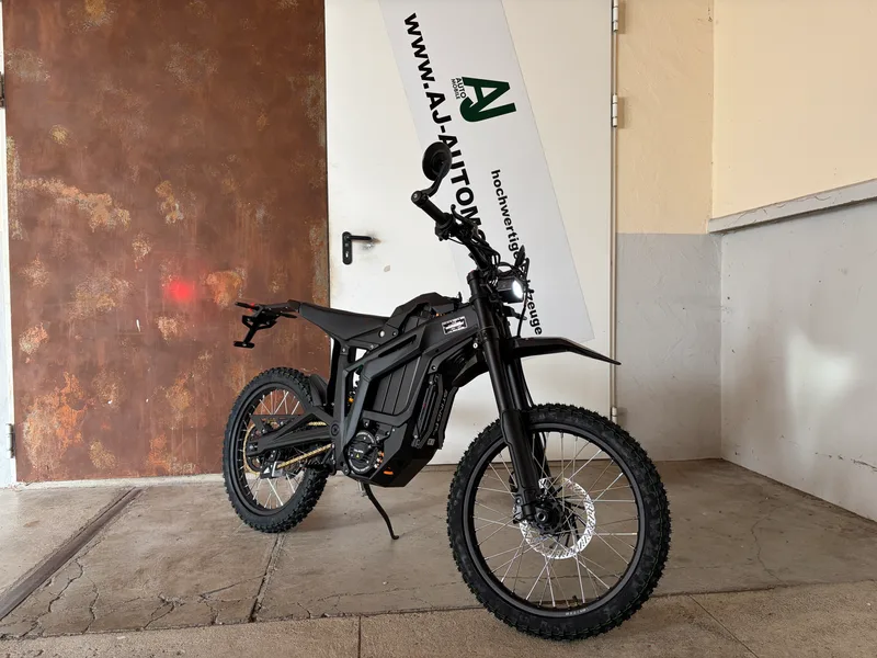 Talaria Sting MX5 Pro schräg vorne, Detailansicht 2