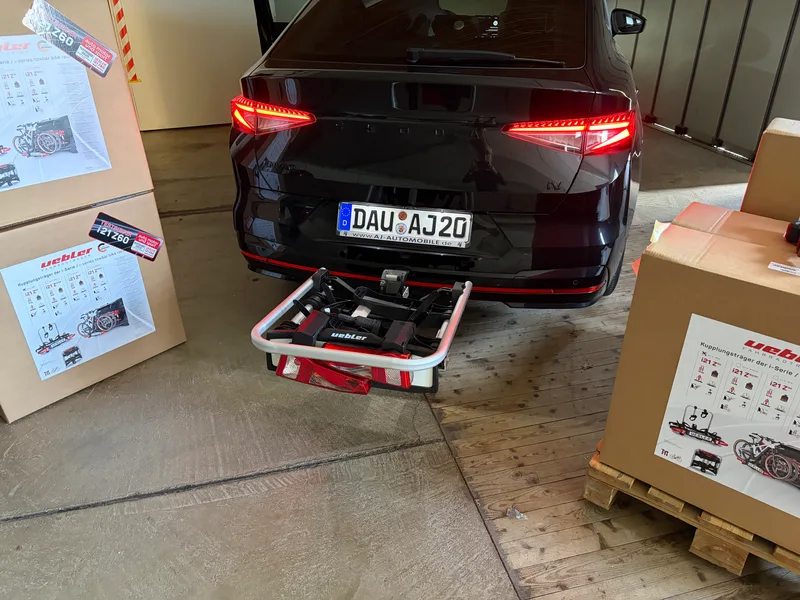 Uebler i21 Z60 Fahrradträger Rückansicht am Fahrzeug