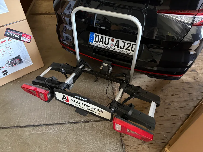 Uebler i21 Z60 Fahrradträger mit Kennzeichenhalterung