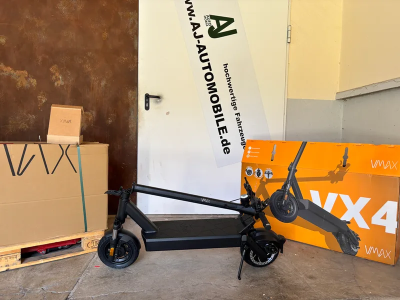 VMAX New VX4 E-Scooter Seitenansicht