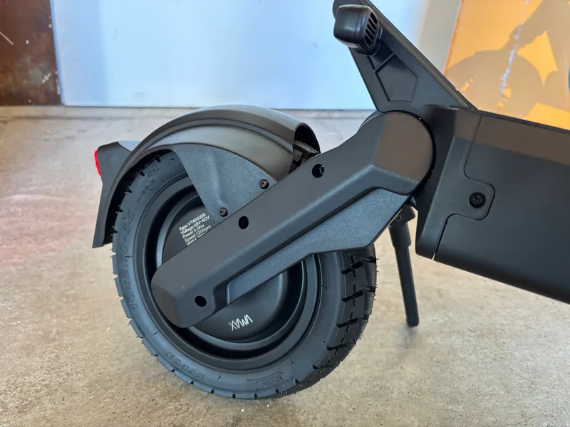 VMAX New VX4 E-Scooter Vorderrad Detailansicht