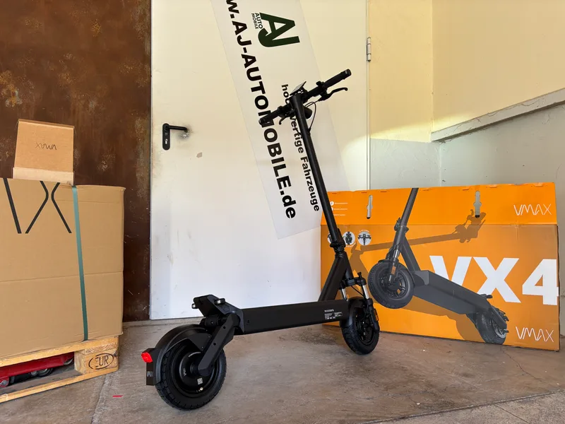 VMAX New VX4 E-Scooter Seitenansicht komplett