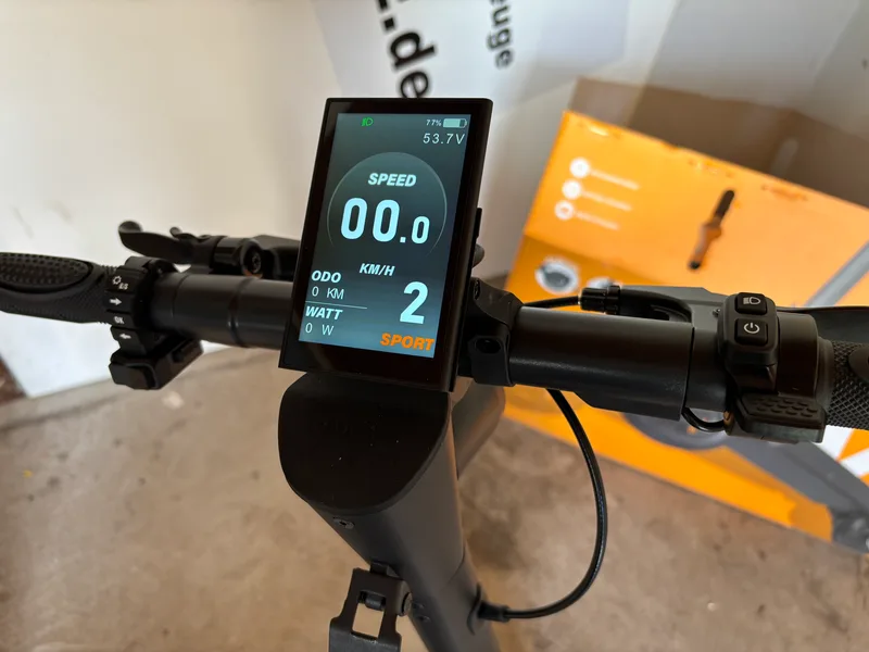 VMAX New VX4 E-Scooter Display und Bedienelemente