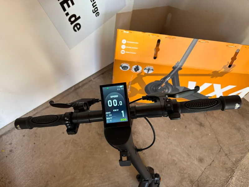 VMAX New VX4 E-Scooter im Karton mit Verpackung