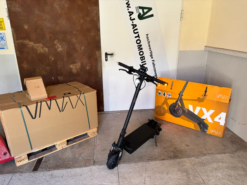 VMAX New VX4 E-Scooter Gesamtansicht mit Karton