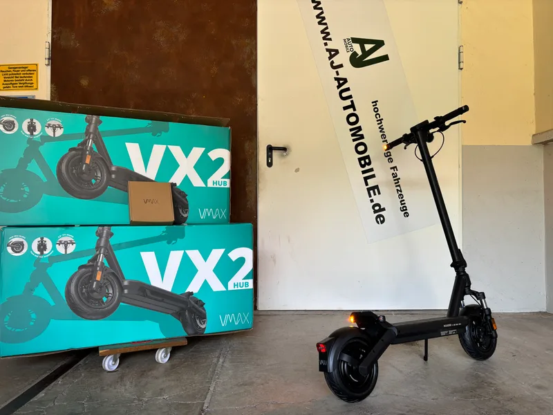VMAX VX2 HUB E-Scooter schräg von vorne