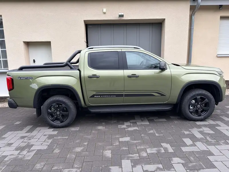 Volkswagen Amarok 3.0 TDi PanAmericana mit Rollcover in Reed Green – Foto 3 von 17