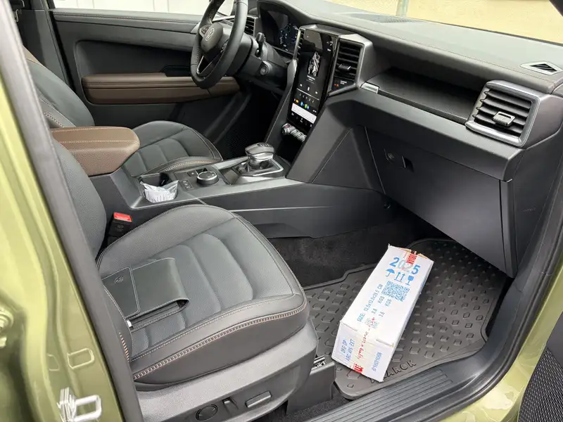 Volkswagen Amarok 3.0 TDi PanAmericana mit Rollcover in Reed Green – Foto 8 von 17