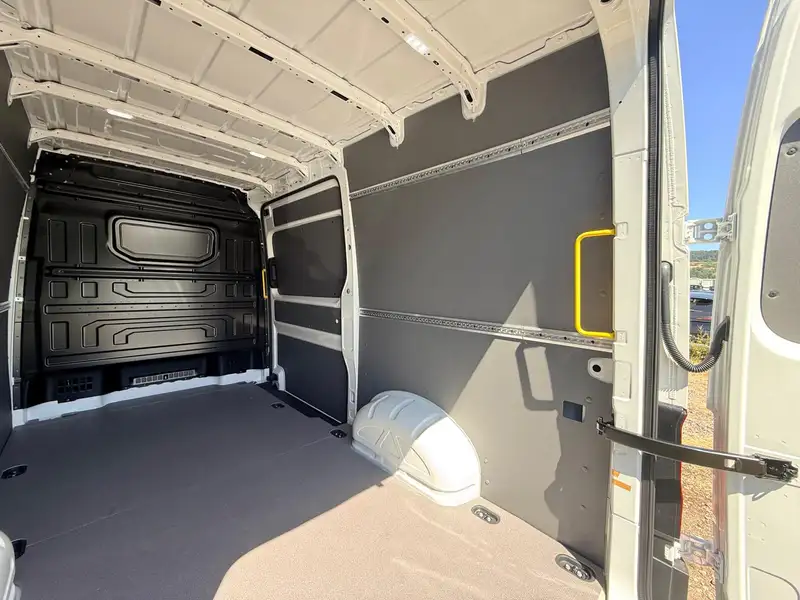 Volkswagen Crafter Kasten 35 mittellang Hochdach FWD – Bild 12