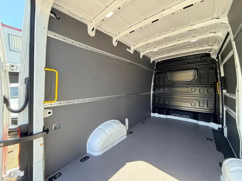 Volkswagen Crafter Kasten 35 mittellang Hochdach FWD – Bild 13
