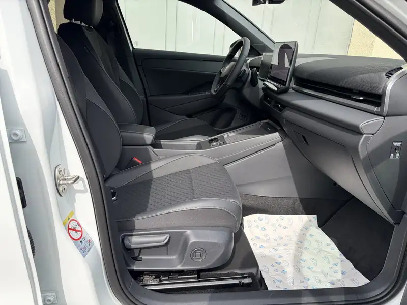 Volkswagen T-Roc 1.5 eTSI 110 kW R-Line – Bild 8